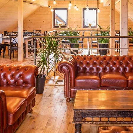 2 Bedroom Cozy In Apartament Jezierzany